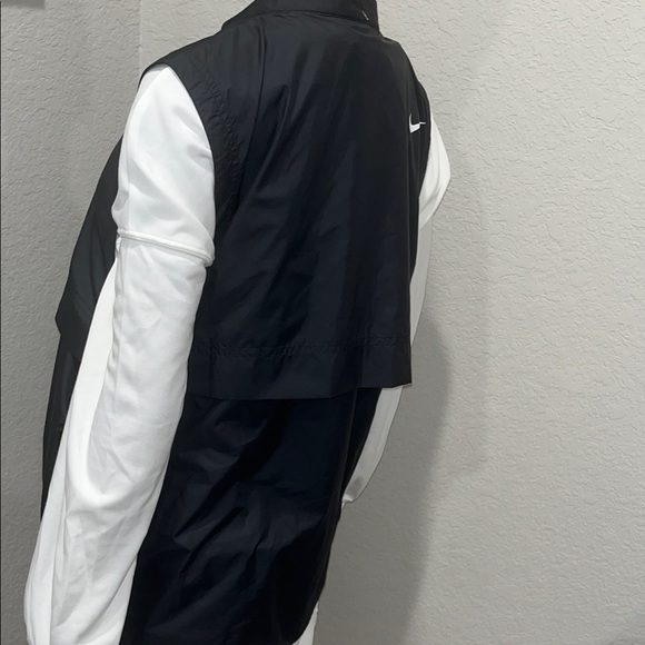 Nike Women's Black Sleeveless Vest - Picture 4 of 6